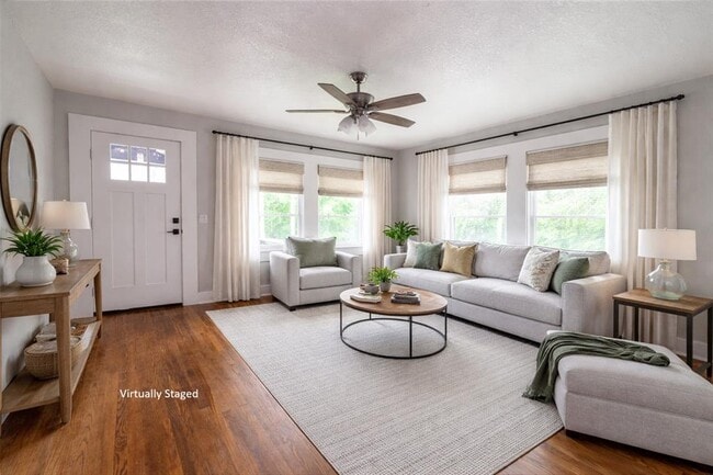 Photo - 329 Flores St