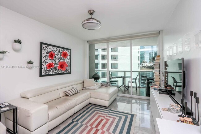 Building Photo - 218 SE 14th St Unit 1406 Rental