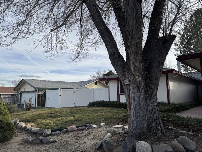 Photo - 1855 King Edward Dr