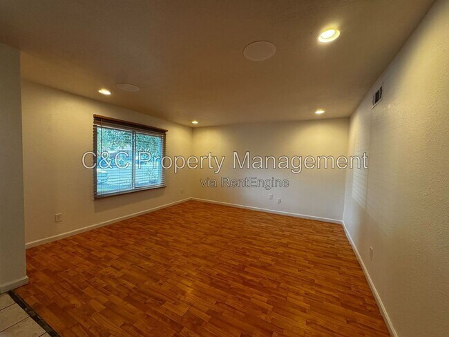 Photo - 286 Frigate Ct