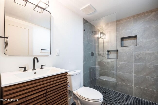 326 N 17th Dr Unit 1
