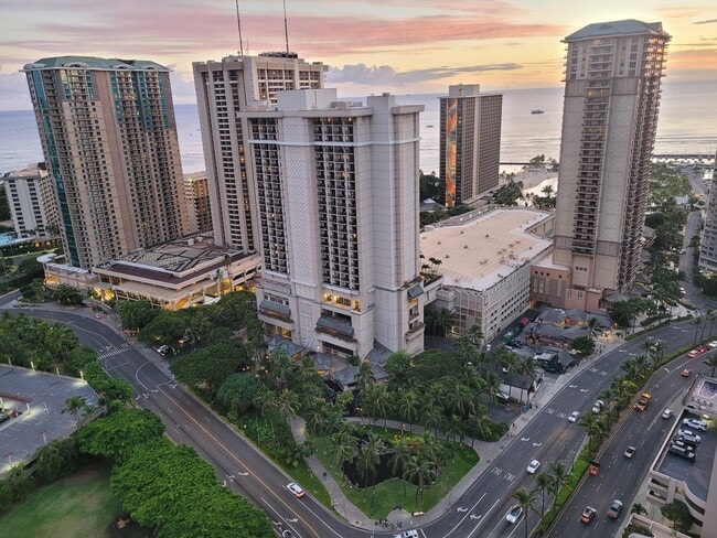 Waikiki beach views, across Hilton Hawaiian Village