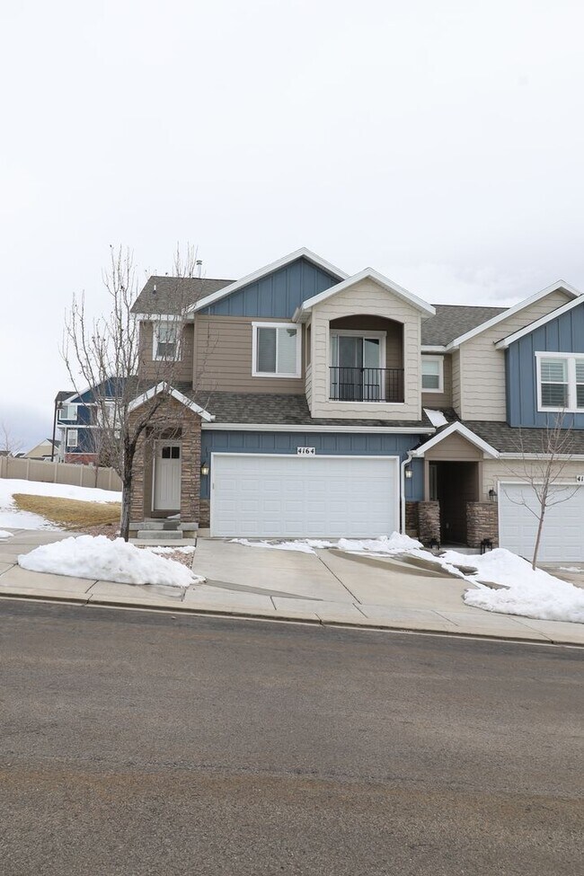 2 Car Garage in Cresthaven Rental House Rental in Lehi, UT