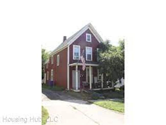 Building Photo - 696 Conway St Unit 1 Rental