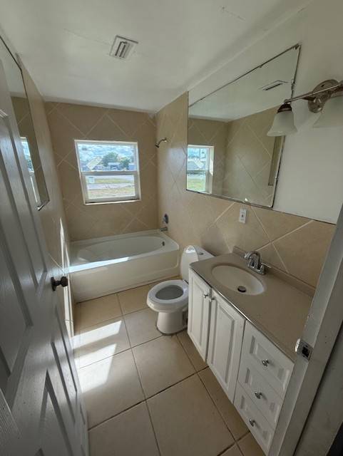 Photo - 1435 W King St