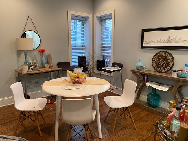 Photo - 735 W Belmont Ave Unidad 1C