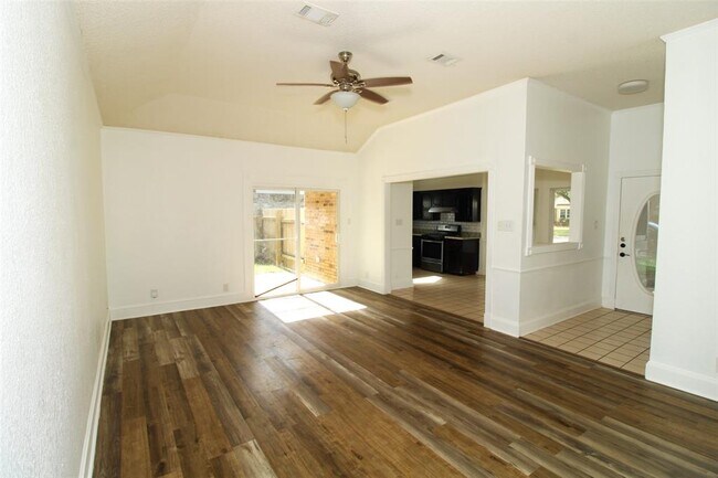 Photo - 112 Juniper St