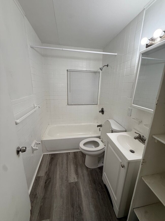 Photo - LEE/HARVARD 2 BED SINGLE HOME