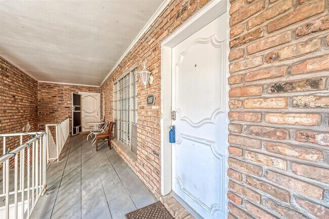 Building Photo - 2201 Fountain View Dr Unit 30 Rental