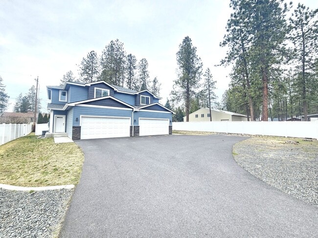 Photo - $2,300 - 3 Bed / 2.5 Bath Gorgeous Newer Built Duplex in North Spokane