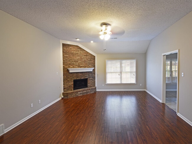 Photo - 3 Bedroom, 2.5 Bathrooms Near S Germantown and E Shelby Dr