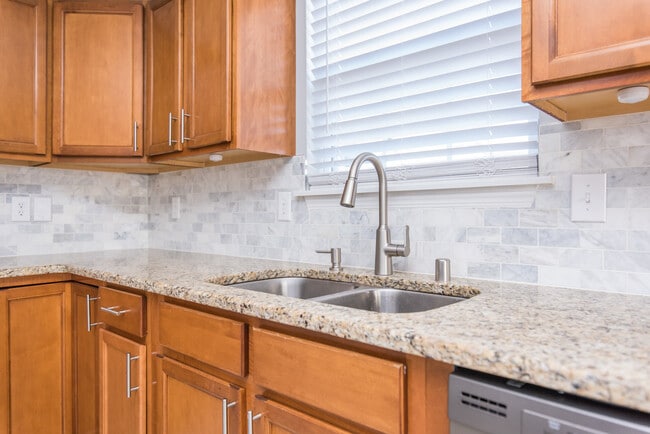 Building Photo - 111 Santa Monica Dr