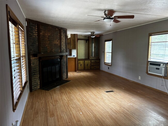Building Photo - 200 Mary Ave Rental