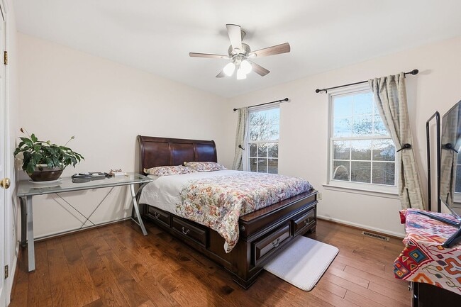 Photo - 643 Northfield Ln