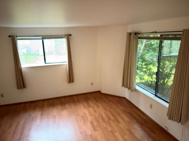 Photo - Commuter Dream and Only Five Minutes From The Clinton Ferry!