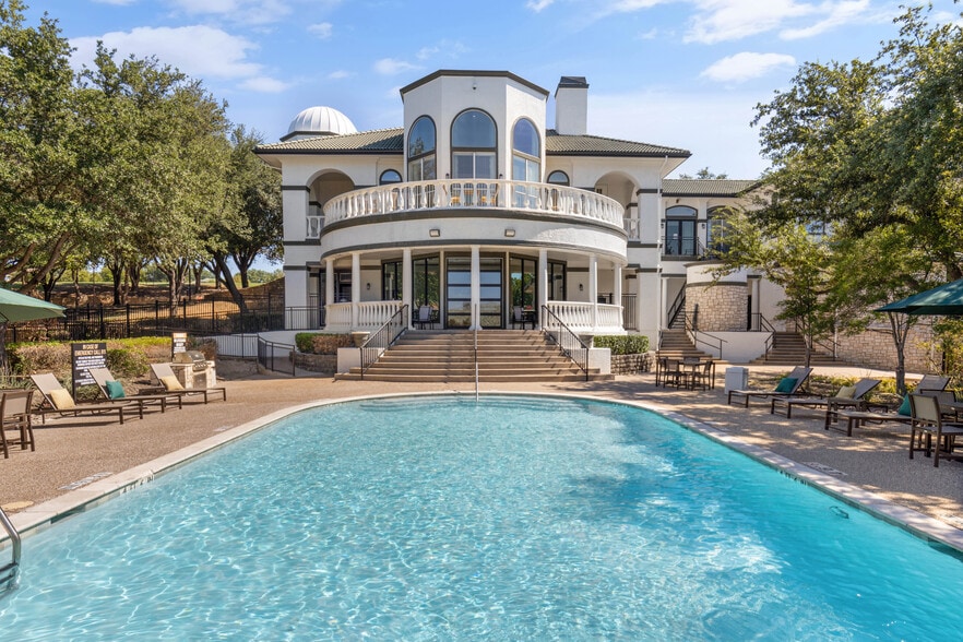 Resort Style Pool