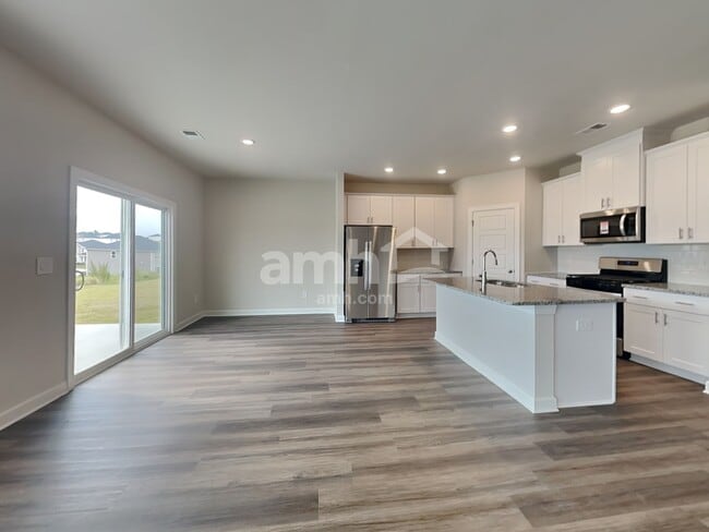 Photo - 758 Treeline Rd