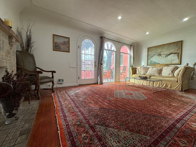 Photo - 1058 S Redondo Blvd Unit 1058