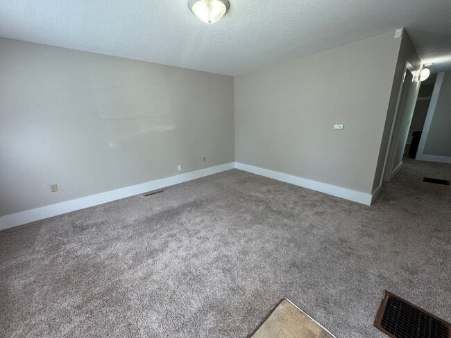 Photo - 201 Eastman Ave