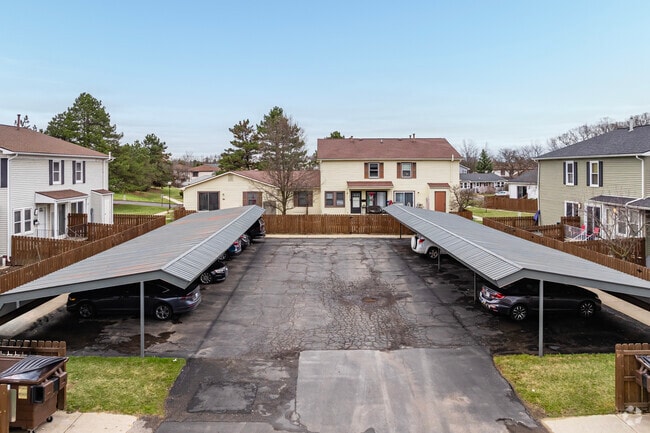 Alternate Building View - Roundtree Oaks