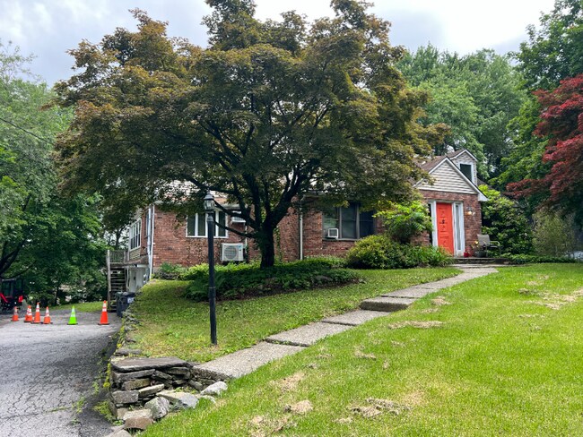 Building Photo - 12 Pinecrest Rd Rental