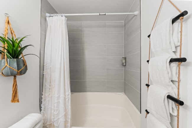 Photo - 61600 Palm Vista Dr Unit Room Rental in Main House