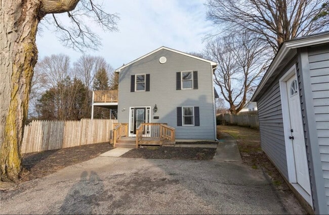 Building Photo - 32 Pilgrim Ave