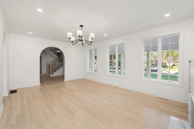 Photo - 1037 Belleforte Ave