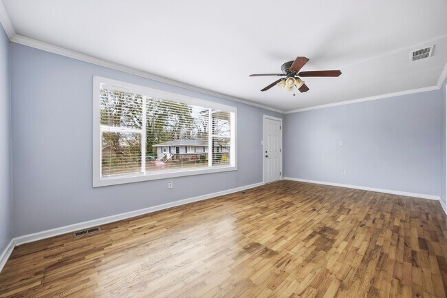 Photo - 365 Power Ave