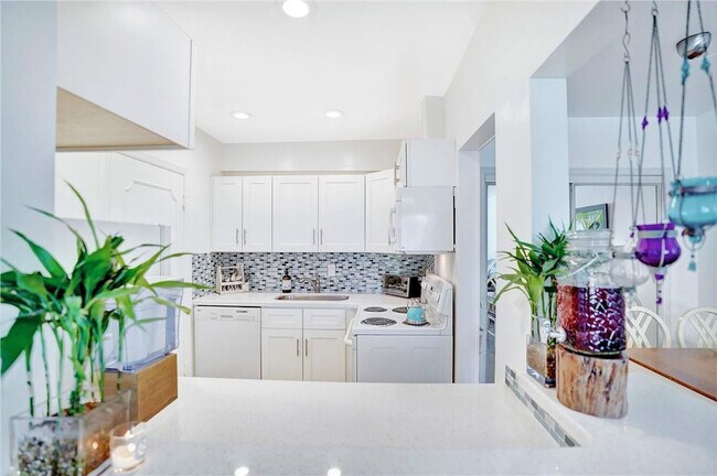 Photo - 5700 NE 22nd Way Unidad 322