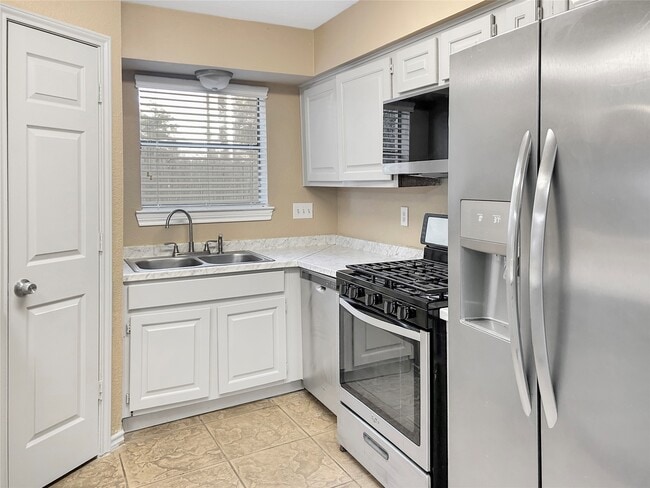 Photo - 1111 Baker Dr