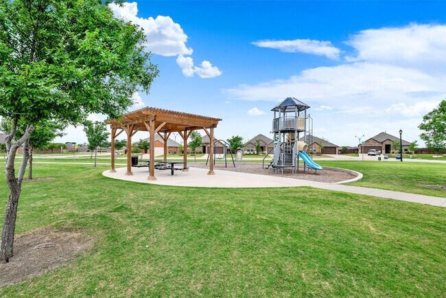 Photo - 720 Willow View Way
