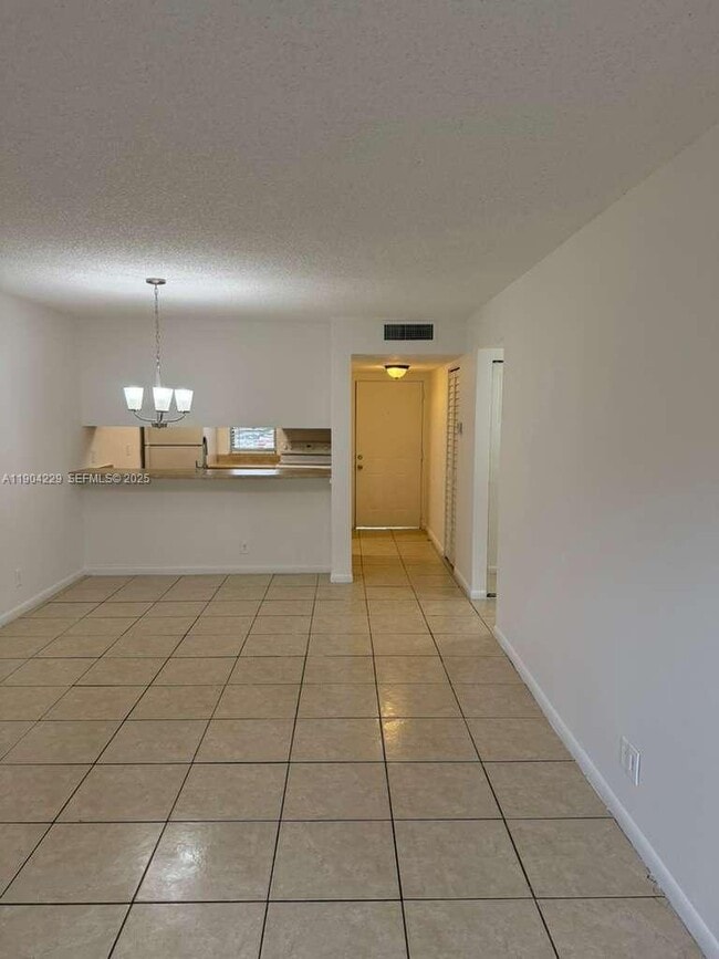 Photo - 8550 N Sherman Cir Unit 203