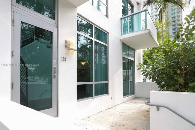 Photo - 333 NE 24th St