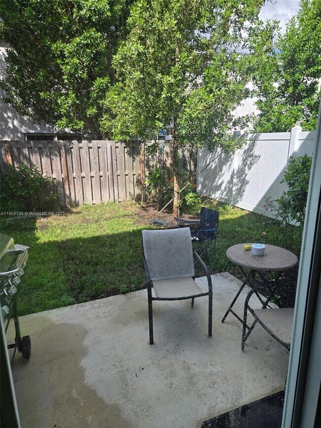 Photo - 392 NW 11th Ct