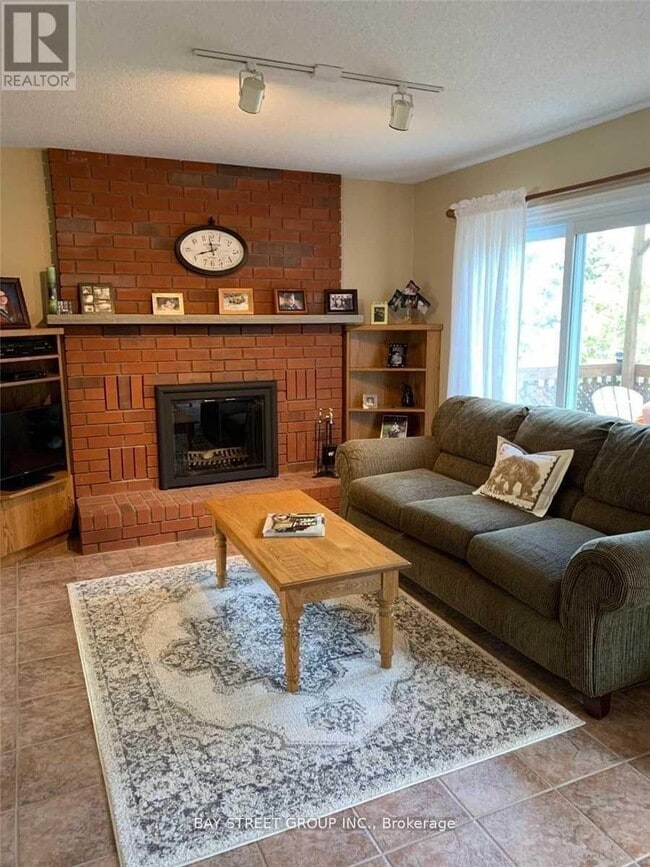 Photo - 76 Mayfair Dr