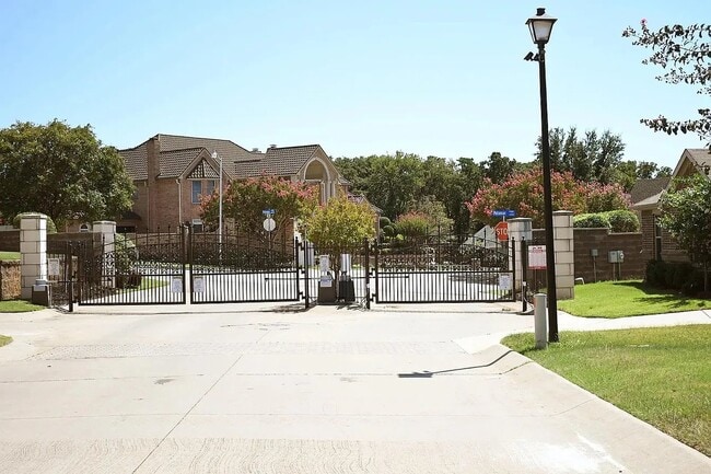 Photo - 5100 Chesterfield Pl