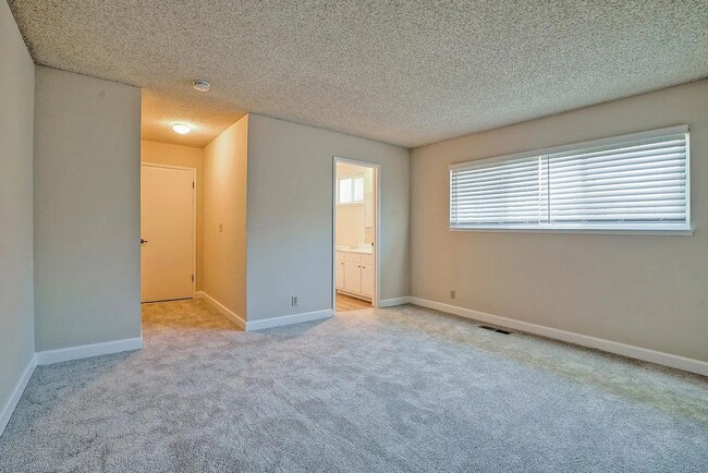 Photo - 512 Alberta Ave