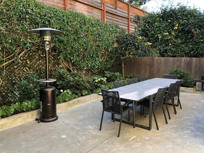 Back Yard - 62 Parker Ave Unidad 62 Parker Avenue