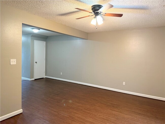 Photo - 207 White Oak Dr NE Unit B