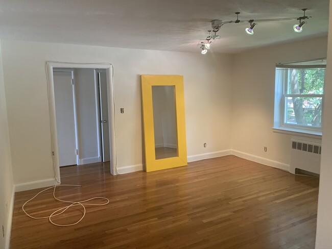Building Photo - 28 Alton Pl Unit 2 Rental