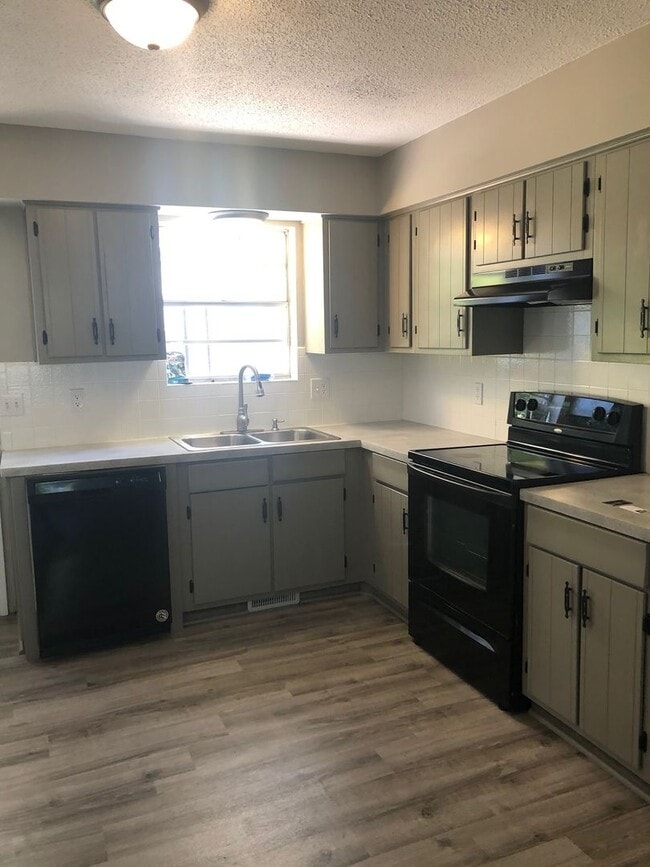 Photo - Newly remodeled 2 bedroom duplex in SW Spr...