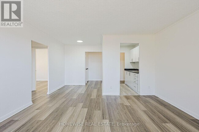 Photo - 2204 Dufferin St Unit 202