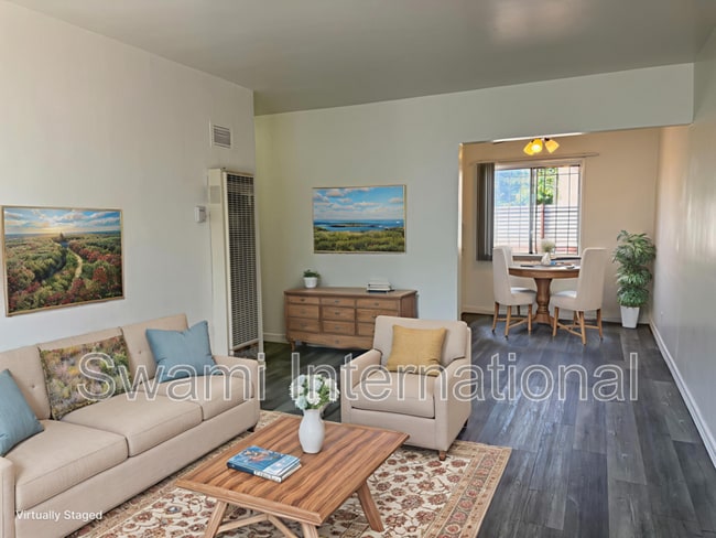 Building Photo - 1102 1/2 W. 92nd St.