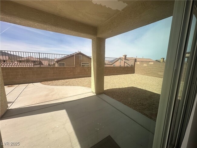 Building Photo - 2767 Invermark St