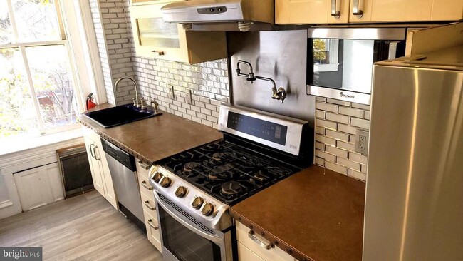 Photo - 1701 Linden Ave