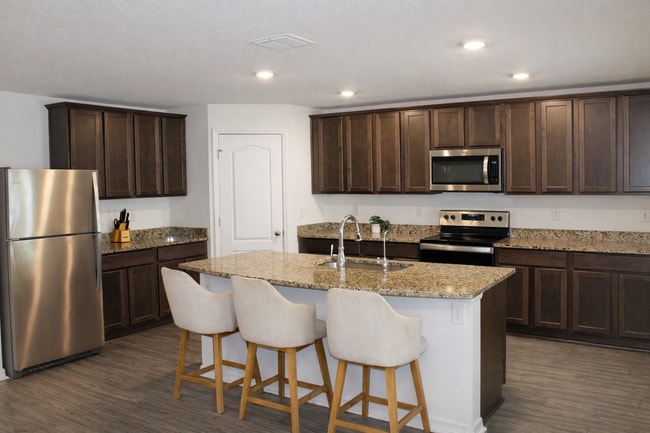 Photo - 72 Brewster Ln