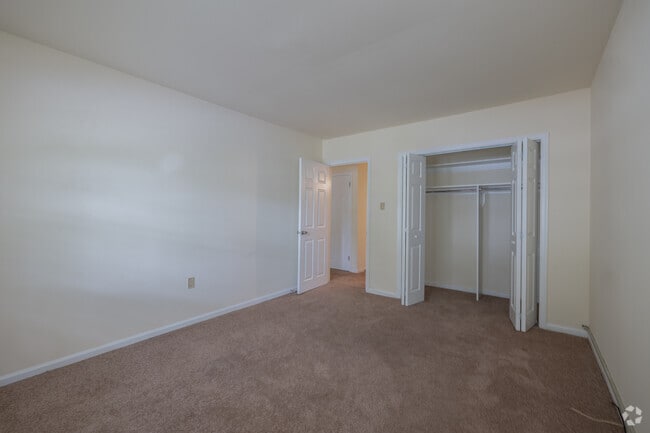 Bedroom 1 - 5 Rm, 2 Bd, 1 Ba - 1,000SF