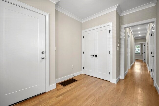 Photo - 44 Iffley Rd Unit #2