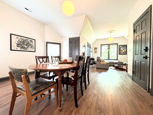 Photo - 1040 W Roscoe St Unit 3